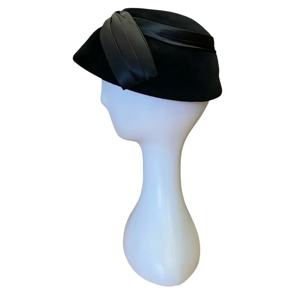 1950s Black Velour Hat w/ Satin Ribbon Bow – Vintage Cloche / Pillbox Style - Picture 5 of 9